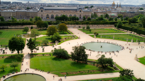 Le Petit Homme Rouge des Tuileries